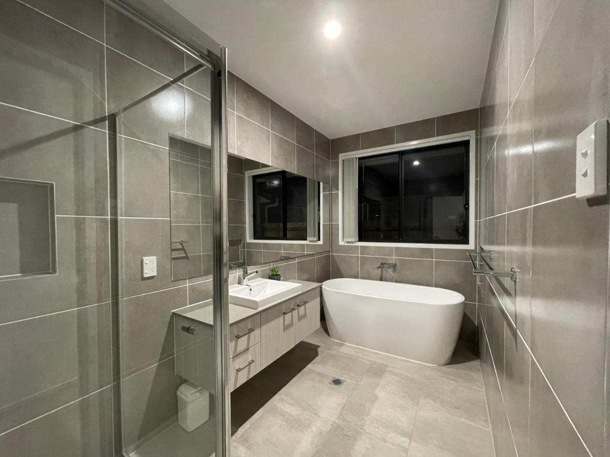 Oasis 4br In Coomera * Gold Coast